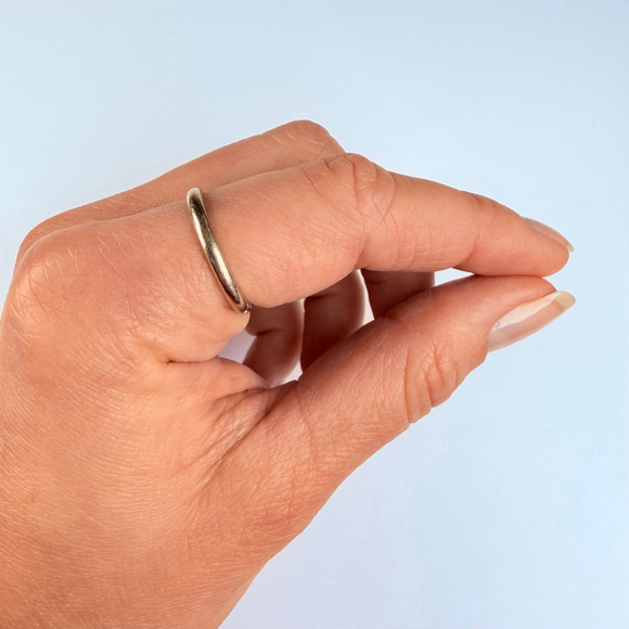 14K Solid White Gold Mid Century Classic Solid 2.5MM Band Vintage Ring SIZE 8 - Picture 3 of 10